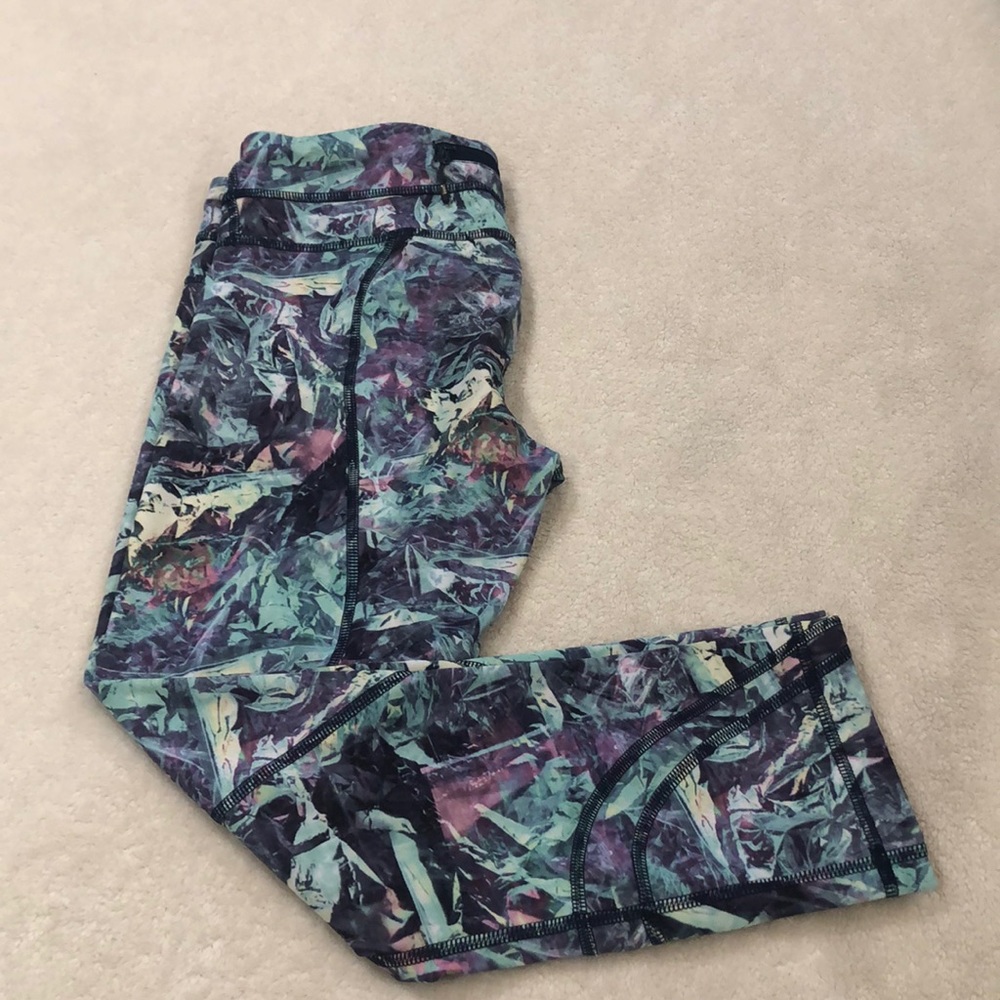 Lululemon -abstract